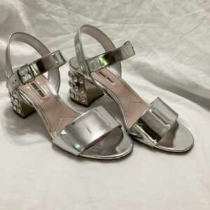 🩶Miu Miu Silver Heeled Sandals with Embellished Heel